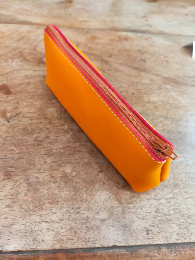 trousse orange.webp